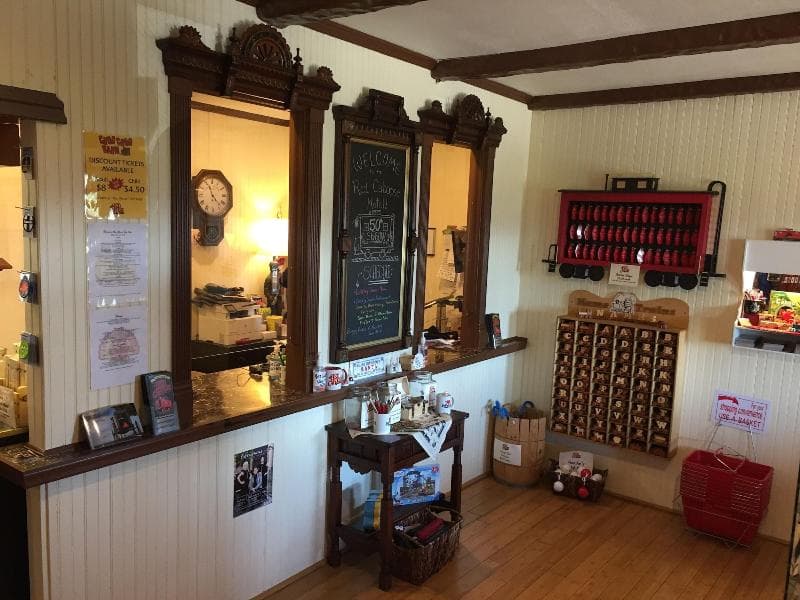 Red Caboose Motel 4