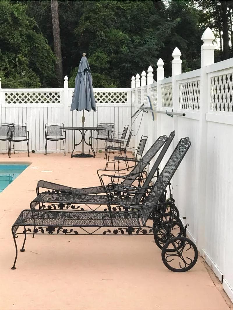 Garden Inn & Suites main