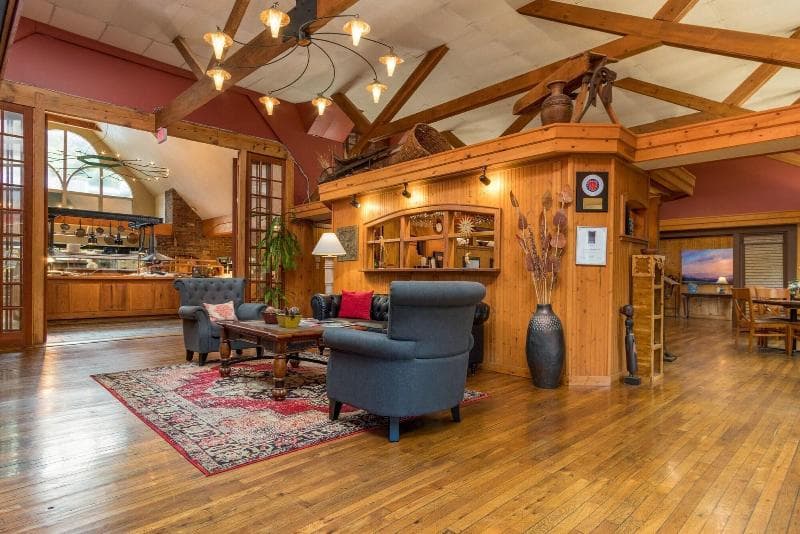 Highland Lake Inn & Resort - Flat Rock 5