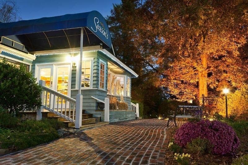 Highland Lake Inn & Resort - Flat Rock 3