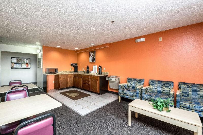 Motel 6 Waterloo 4