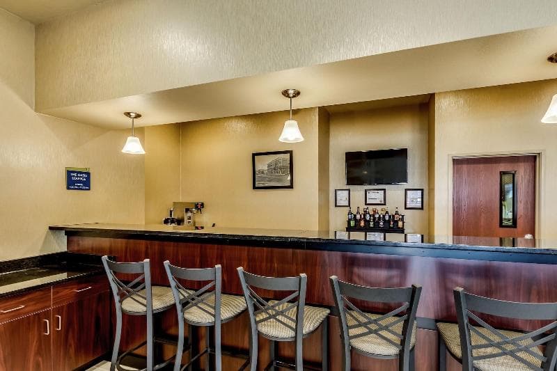 Cobblestone Inn & Suites Waverly 2
