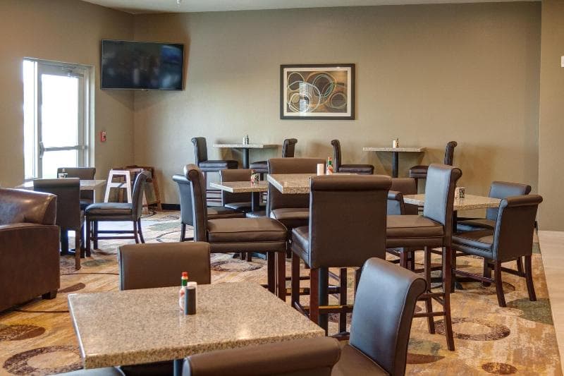 Cobblestone Hotel & Suites Jefferson 3