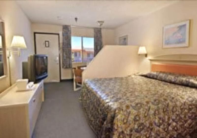 Hilltop Inn & Suites photo 1