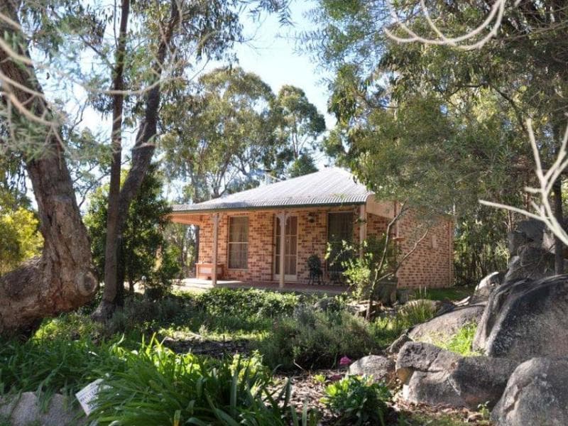 Honeysuckle Cottages Stanthorpe 4