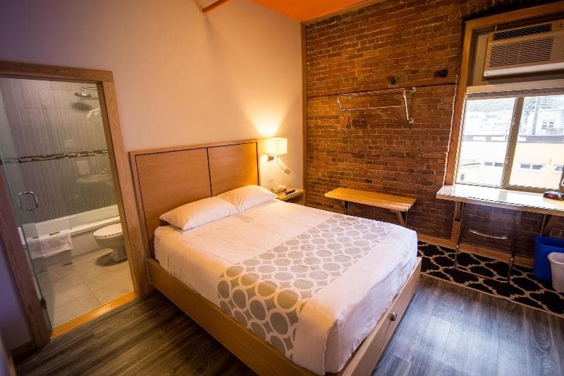 Adventure Hotel 5