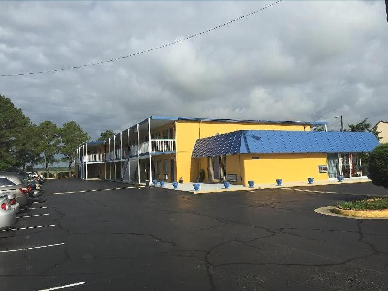 Belmont Inn And Suites 5