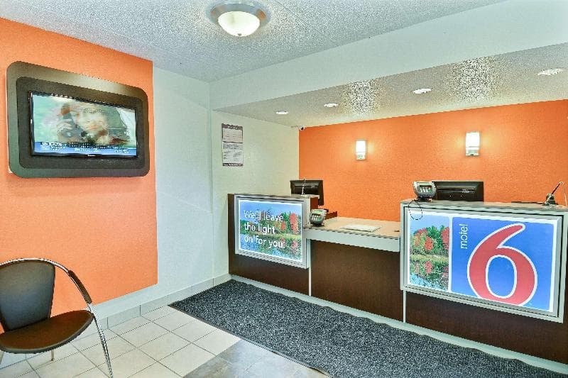 Motel 6 Nashua South 3