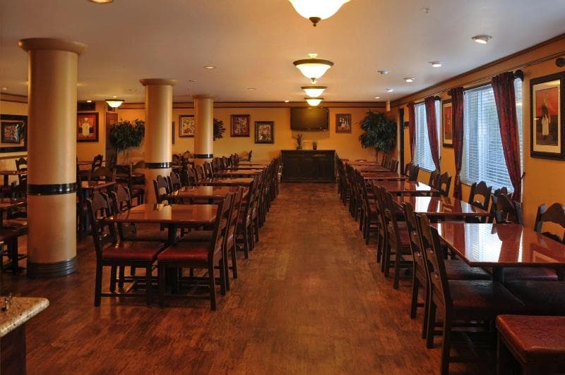 Oxford Suites Chico 4