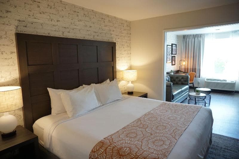 Oxford Suites Chico 5
