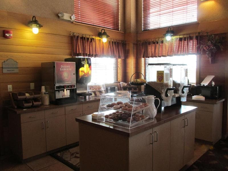 Mitchell Kelly Inn And Suites 3