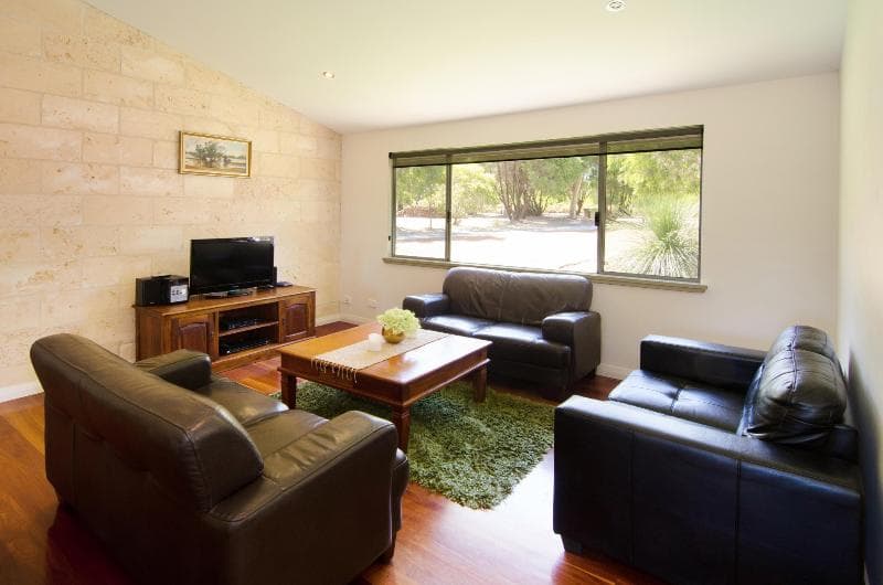 Acacia Chalets main