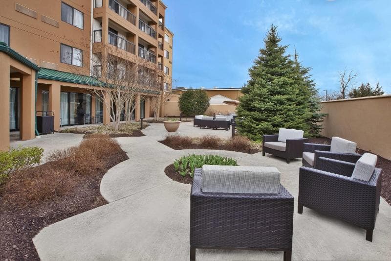Courtyard Somerset 4