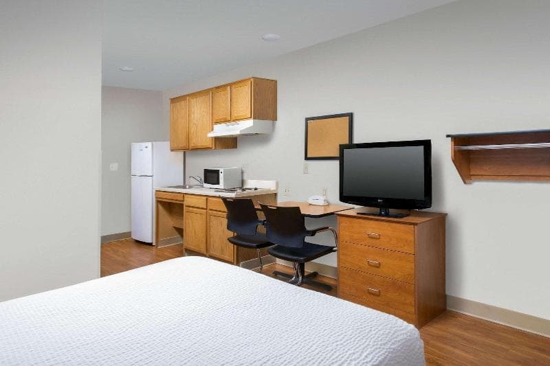 Extended Stay America Select Suites Phoenix West photo 1