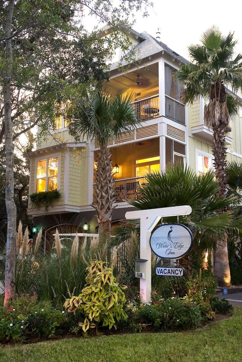 Water's Edge Inn - Adults Only 5