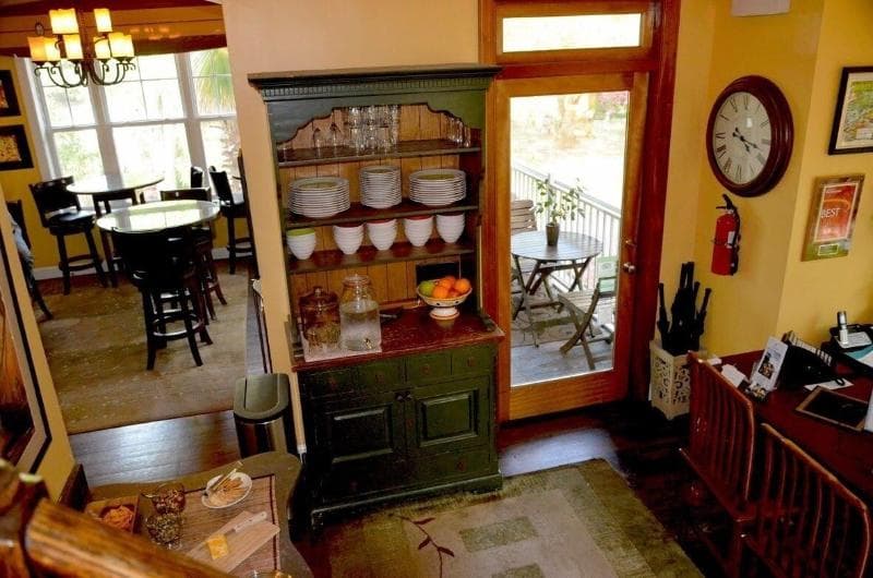 Water's Edge Inn - Adults Only 4