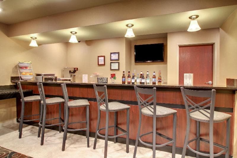 Cobblestone Hotel & Suites - Charlestown In 3