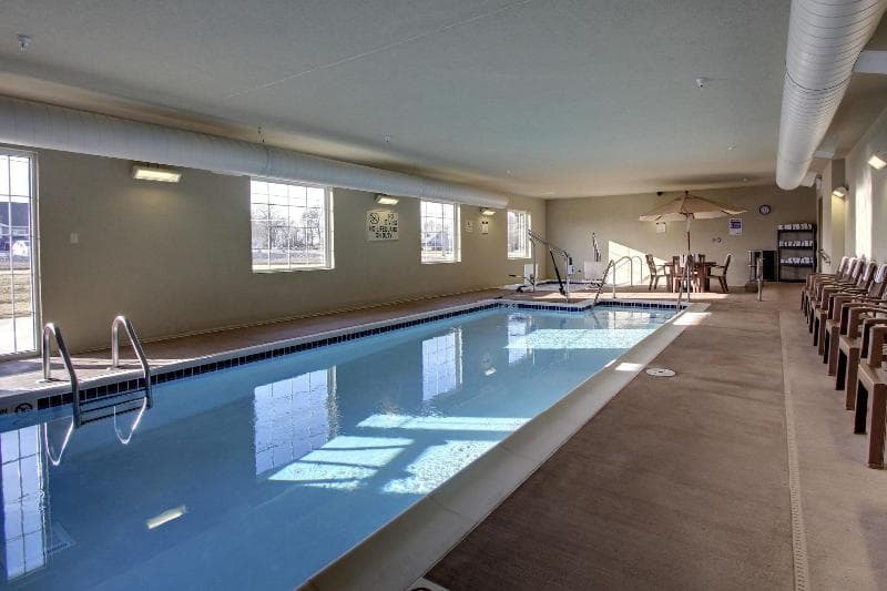 Cobblestone Hotel & Suites - Charlestown In 4