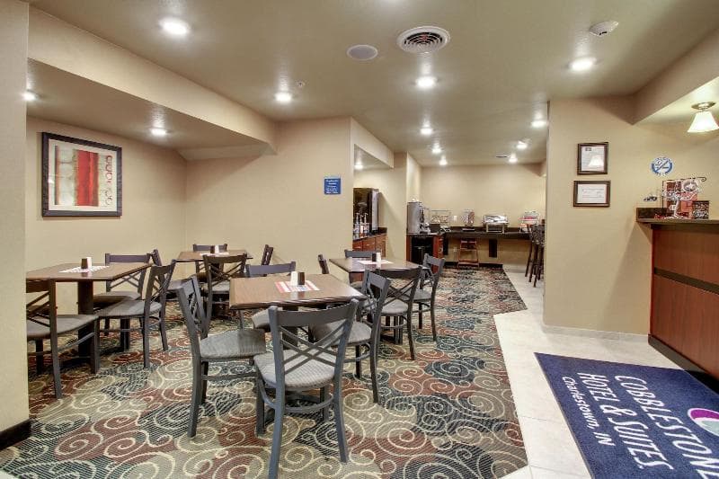 Cobblestone Hotel & Suites - Charlestown In 5