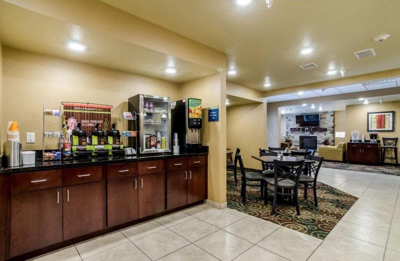 Cobblestone Inn And Suites Cambridge 4