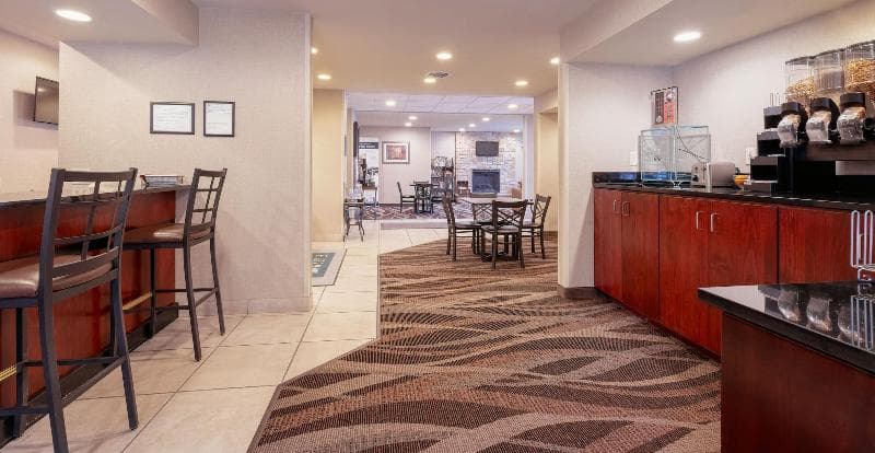 Cobblestone Inn & Suites photo 1