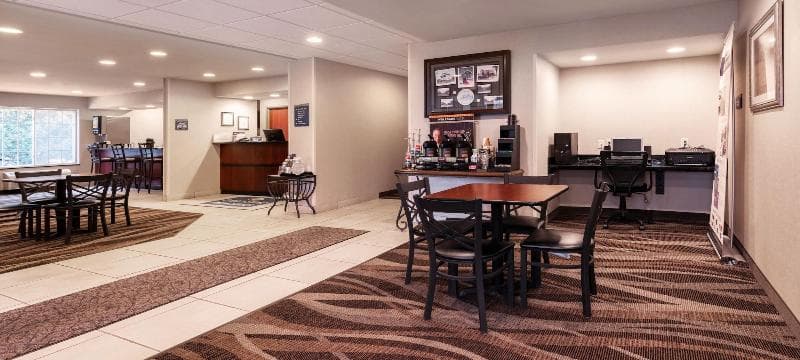 Cobblestone Inn & Suites main