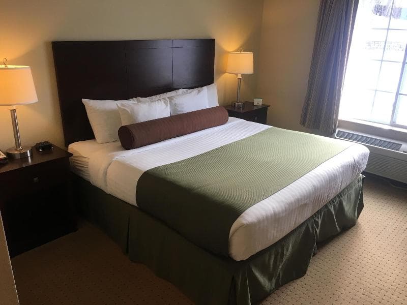 Cobblestone Inn & Suites 5