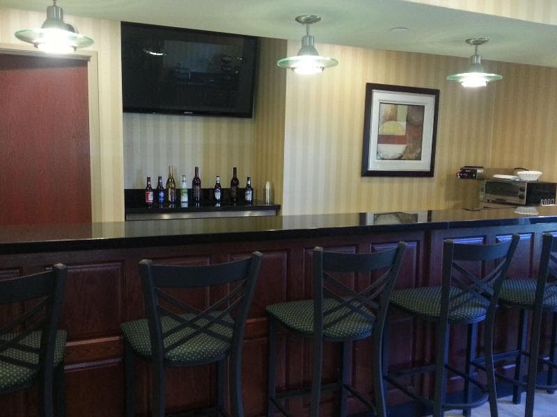 Cobblestone Inn & Suites 2