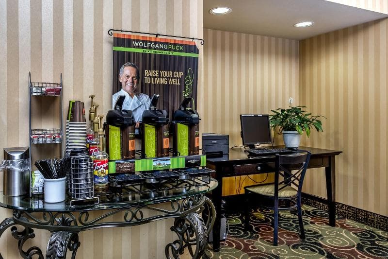 Cobblestone Inn & Suites main