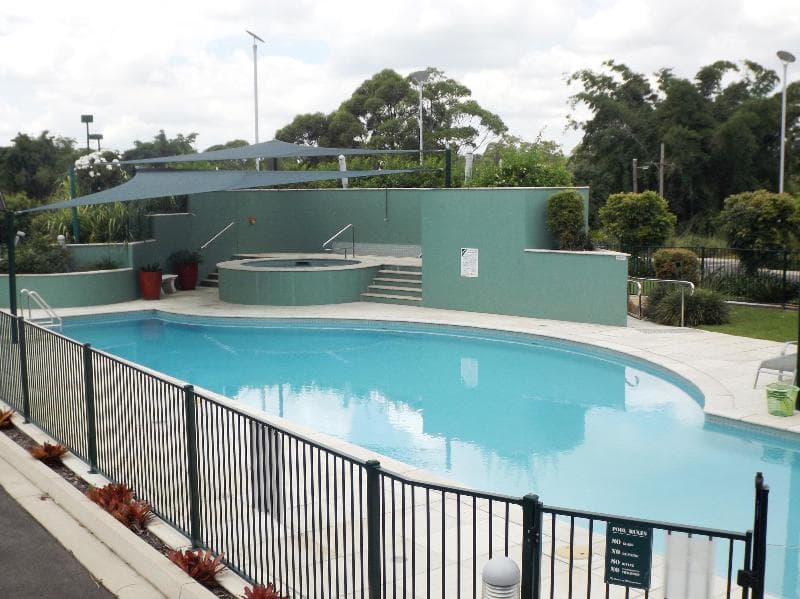 Mcnevins Logan Park Motel photo 1