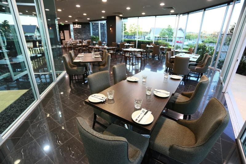 Springfield Lakes Hotel photo 1
