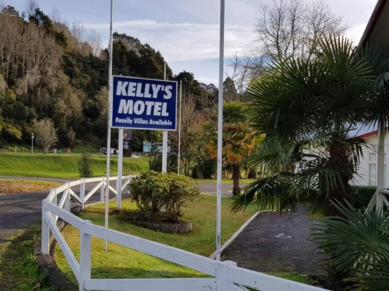 Kelly's Motel main
