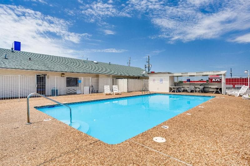 Motel 6 Fayetteville, AR 4