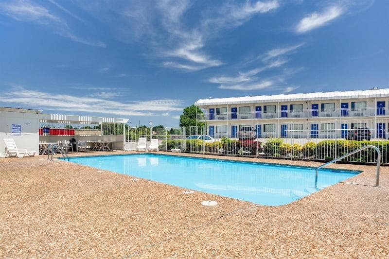 Motel 6 Fayetteville, AR main
