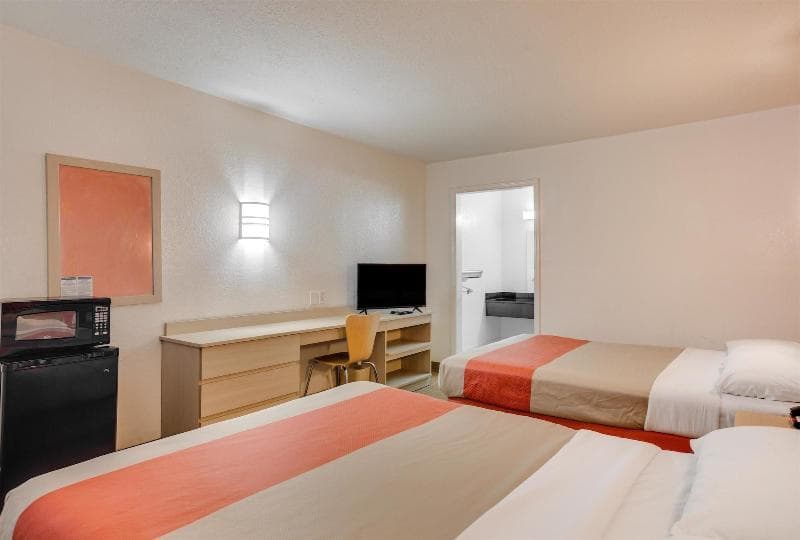 Motel 6 Fayetteville, AR photo 1