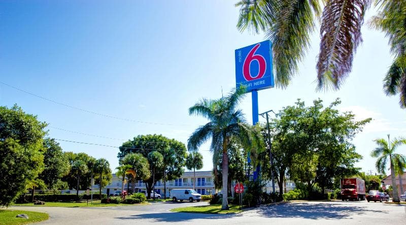 Motel 6 Lantana 4