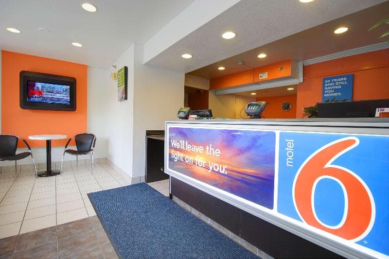 Motel 6 Lantana 3