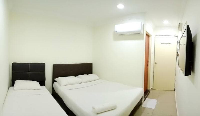 Cattleya Glory Hotel By Zuzu main