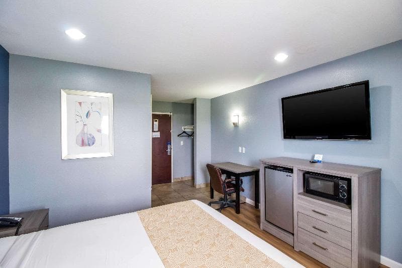 Rodeway Inn & Suites main