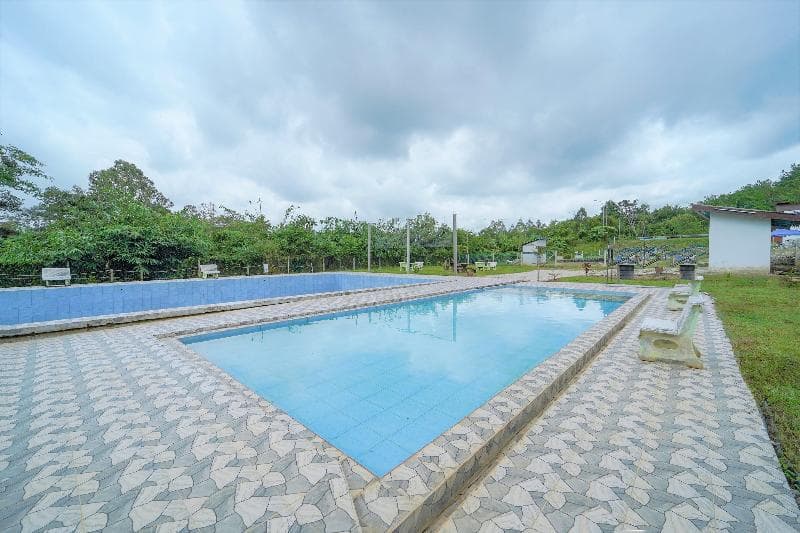Oyo 90168 Serambi Pelangi Chalet 3