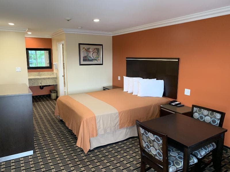 Ontario Inn & Suites 4