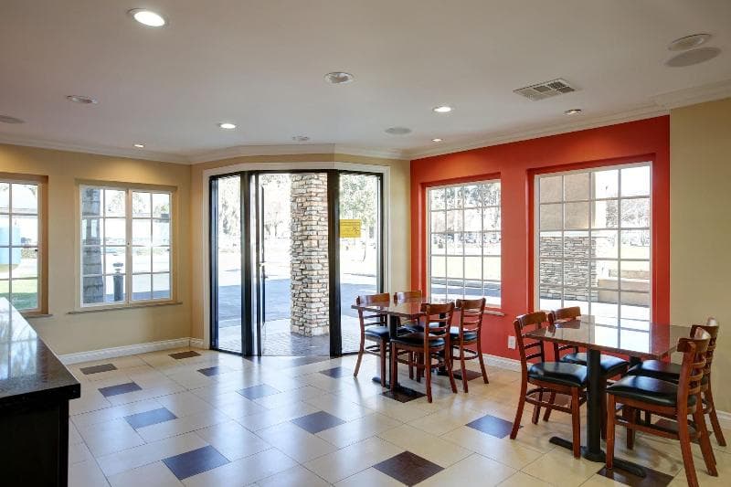 Ontario Inn & Suites 3