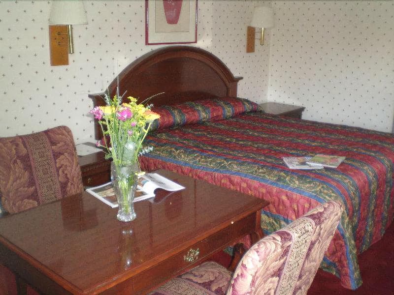 Ontario Inn & Suites 2