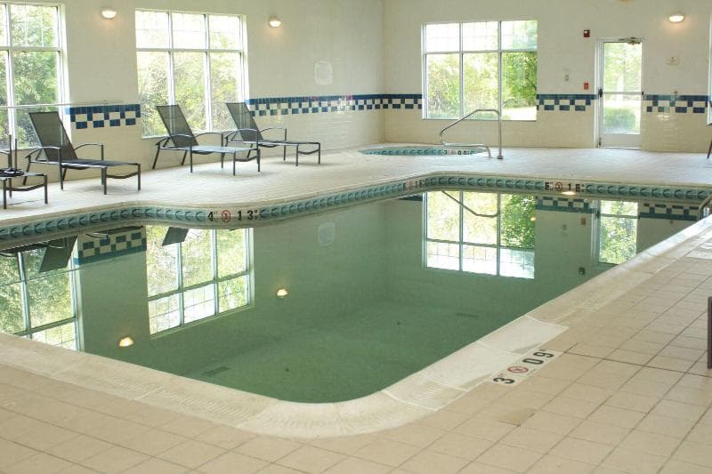 Fairfield Inn & Suites Fairmont 3