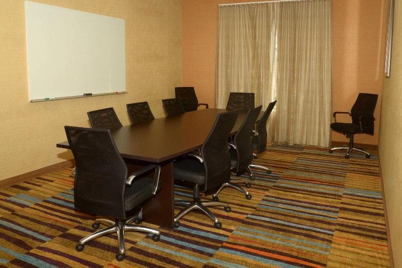 Fairfield Inn & Suites Fairmont photo 1