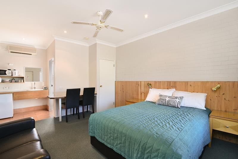 Catalina Motel Lake Macquarie 4
