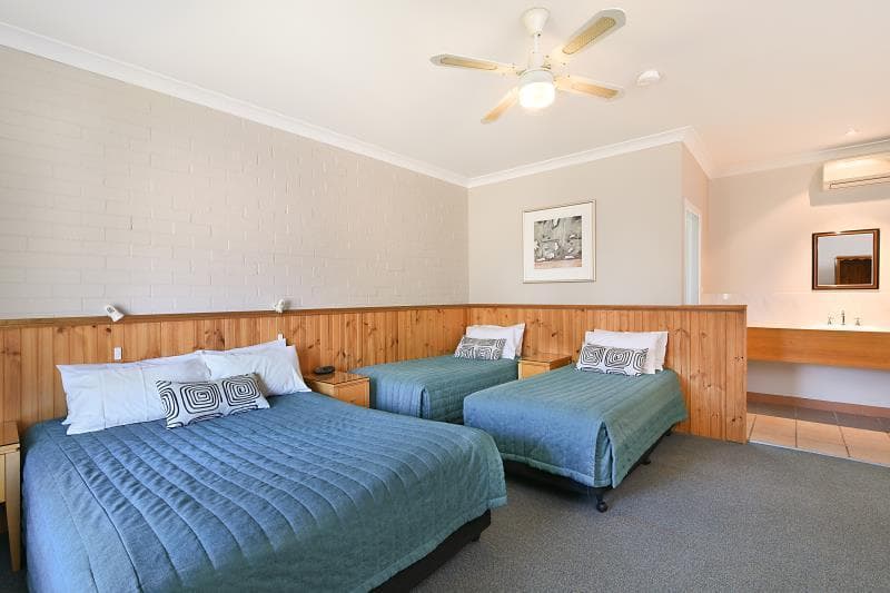 Catalina Motel Lake Macquarie 5