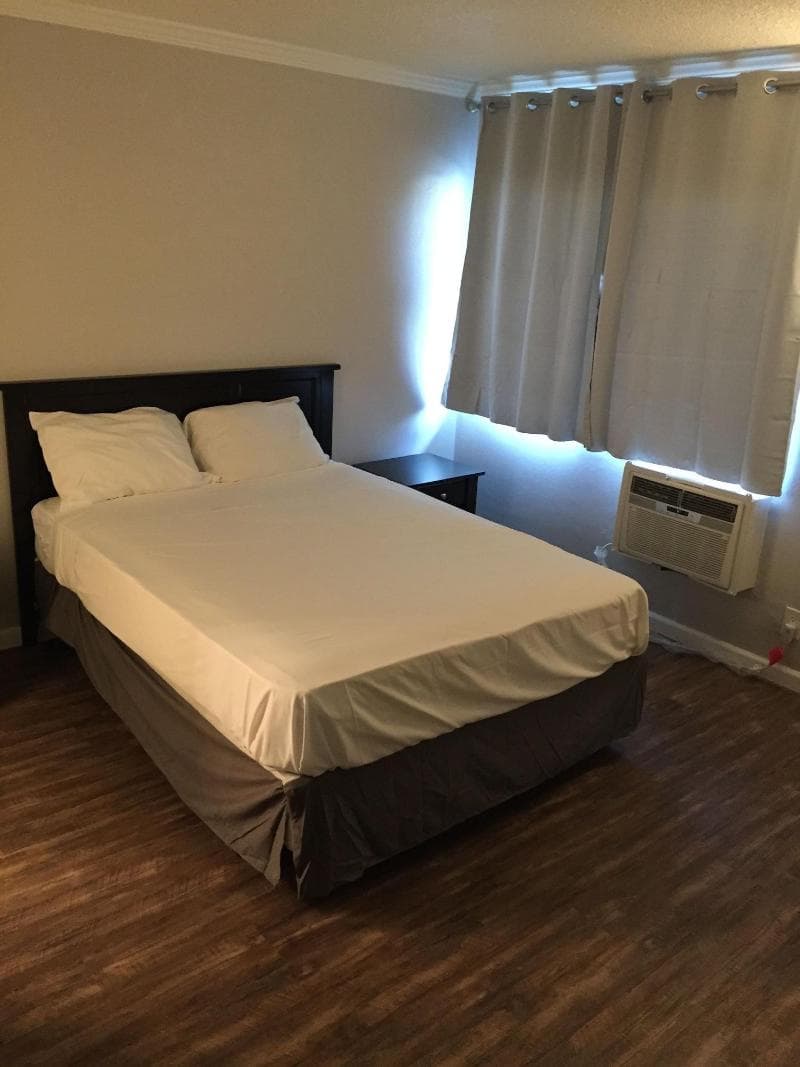 Good Knight Inn Motel 4