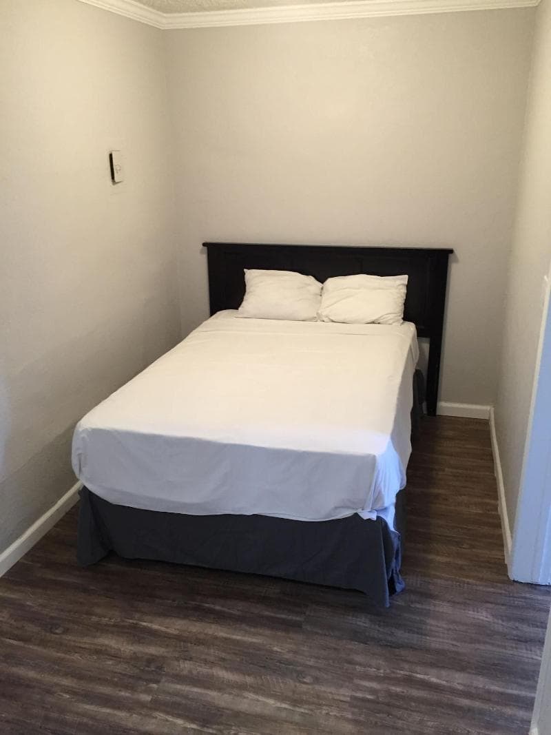 Good Knight Inn Motel 5