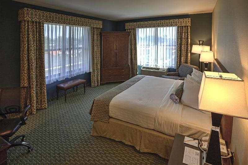 Warner Hotel 4
